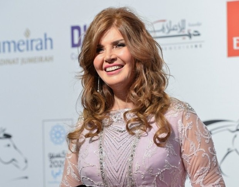 صورة ميرفت أمين وابنتها منة وجمال أخاذ في أحدث ظهور